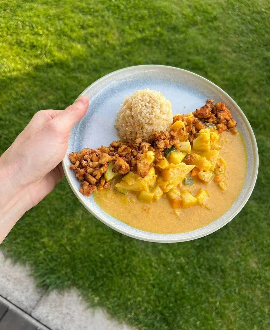 Knuspriger Airfryer-Tofu mit Bulgur